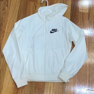 WMNS NIKE WHITE WINDBREAKER